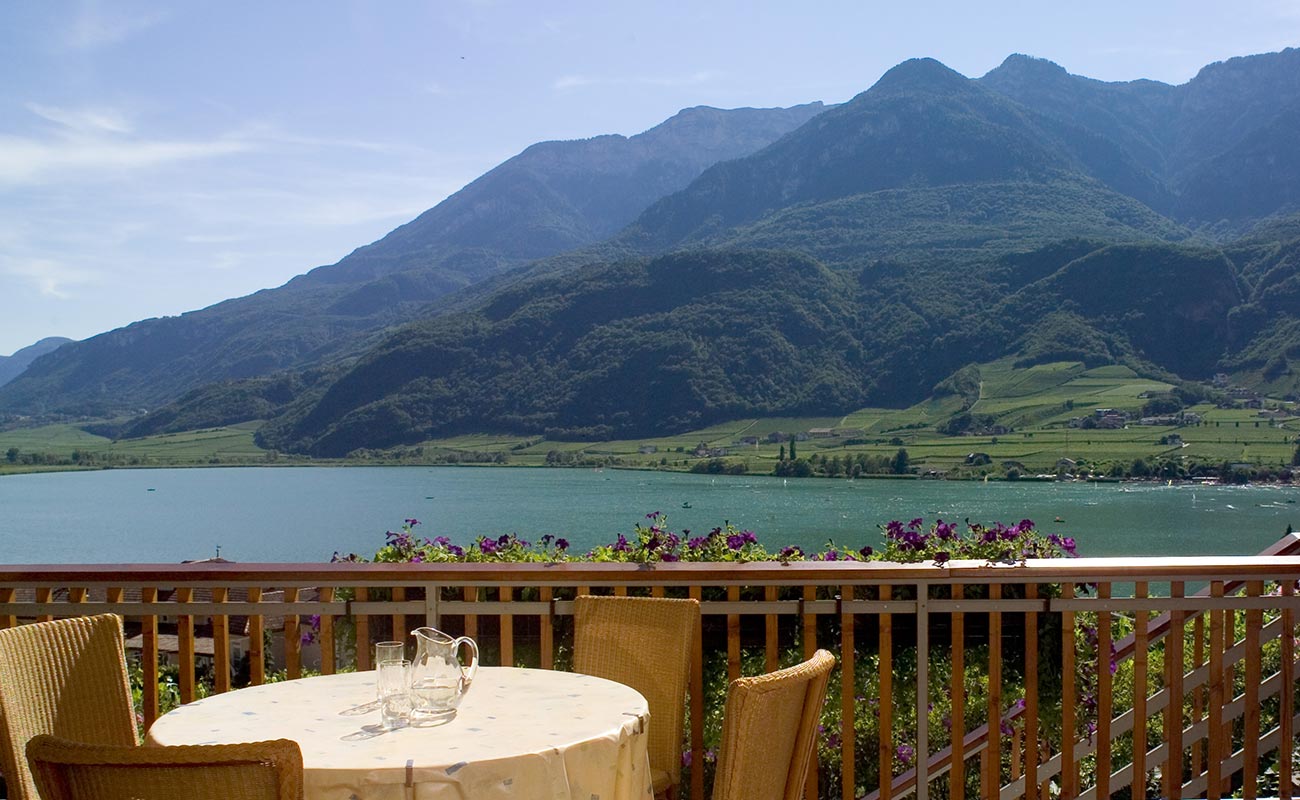 The terrace of the apartments of the Residence Kalterer See overlooking Lake Caldaro